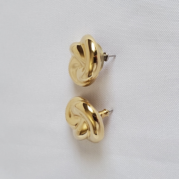 Trifari Gold-ToneVintage Earrings Pierced - Picture 4 of 9